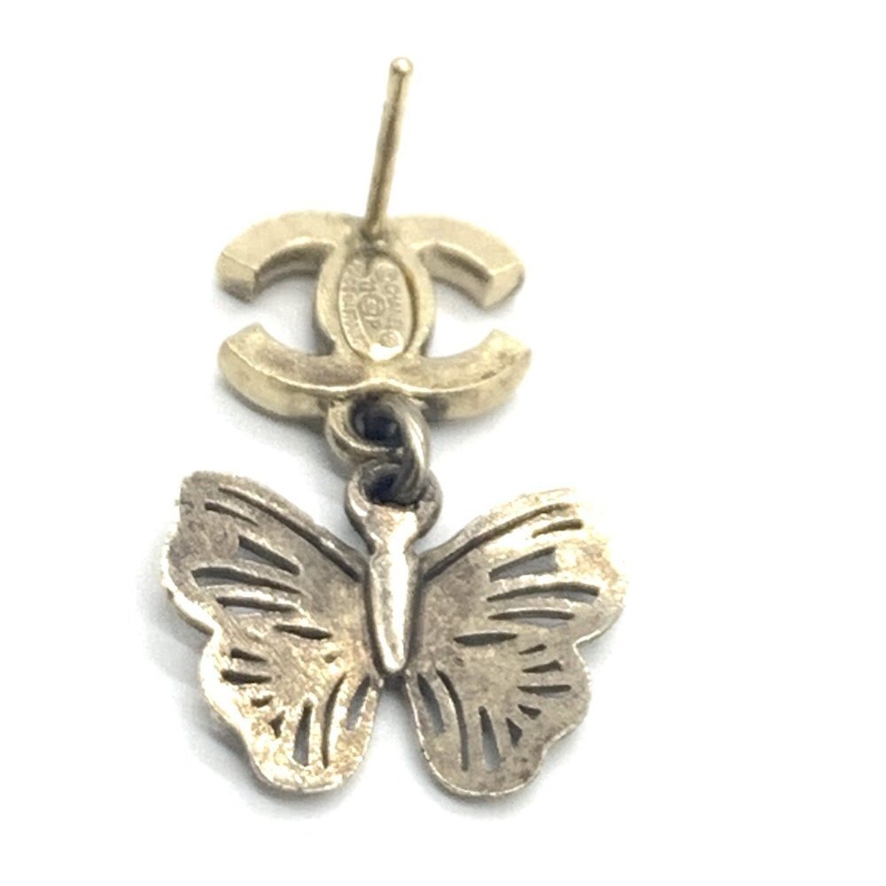 CHANEL Authentic Logo Earrings - Picture 4 of 6